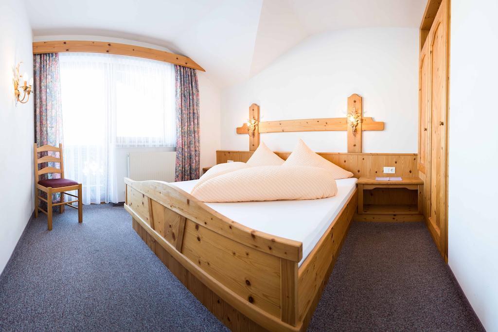 Pension Roasthof Нойштифт-им-Штубайталь Экстерьер фото